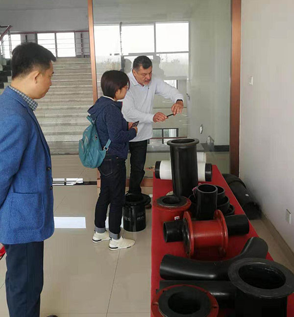 巴西客戶來我公司考察超高分子量聚乙烯管道產品