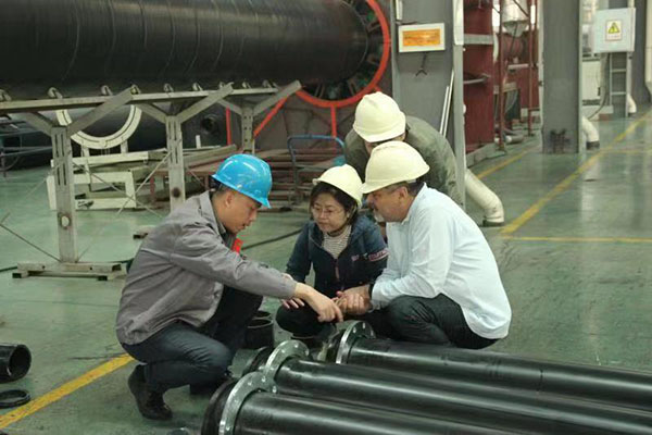 巴西客戶來我公司考察超高分子量聚乙烯管道產品