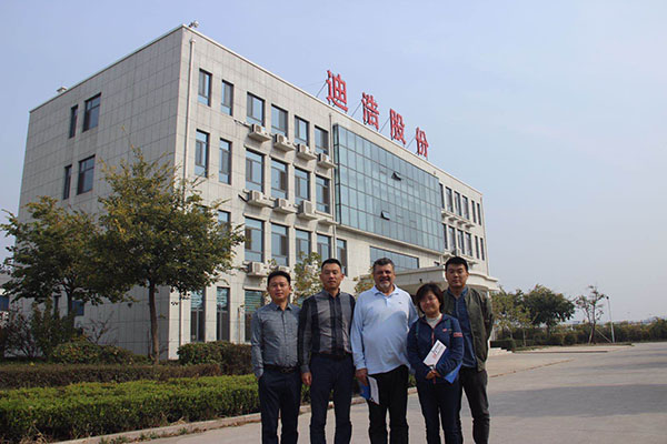 巴西客戶來我公司考察超高分子量聚乙烯管道產品
